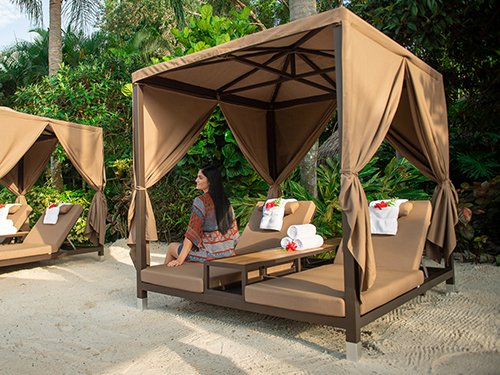 Discovery Cove Day Bed (Select 1 for up to 4 Guests)